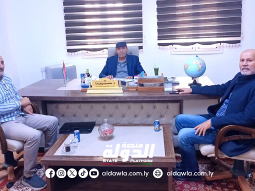 وزير الخدمة المدنية يناقش آلية تنظيم العمل الحكومي.