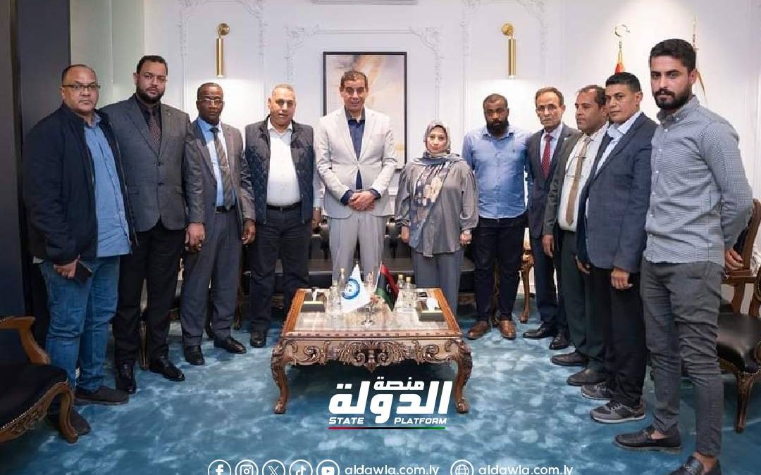 نائب رئيس مجلس الوزراء يلتقي عددا من موظفي إدارة الشؤون الفنية والمشروعات
