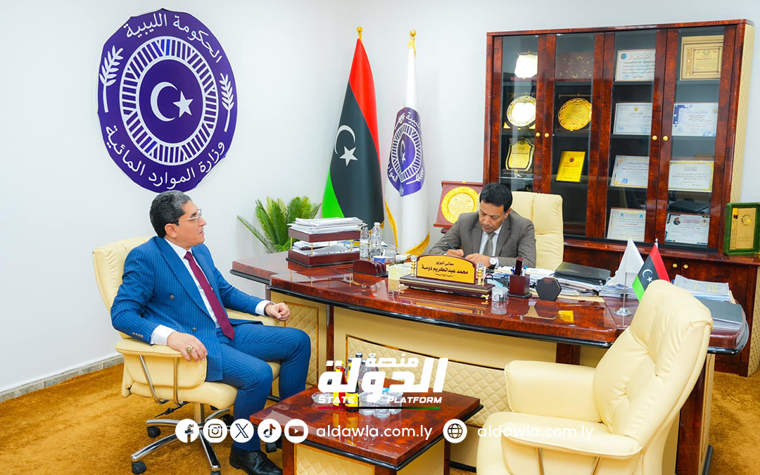 وزارتي الموارد المائية والعمل تناقشان آلية تعزيز المبادرات وتطوير العلاقات المؤسسية.