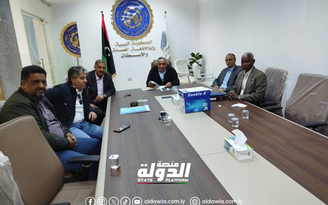لجنة تقييم شركات الأشغال العامة تعقد اجتماعا مع شركتي بنغازي ودرنة.