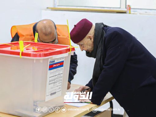 رئيس مجلس النواب يدلي بصوته بمكتب الاقتراع في مدينة القبة