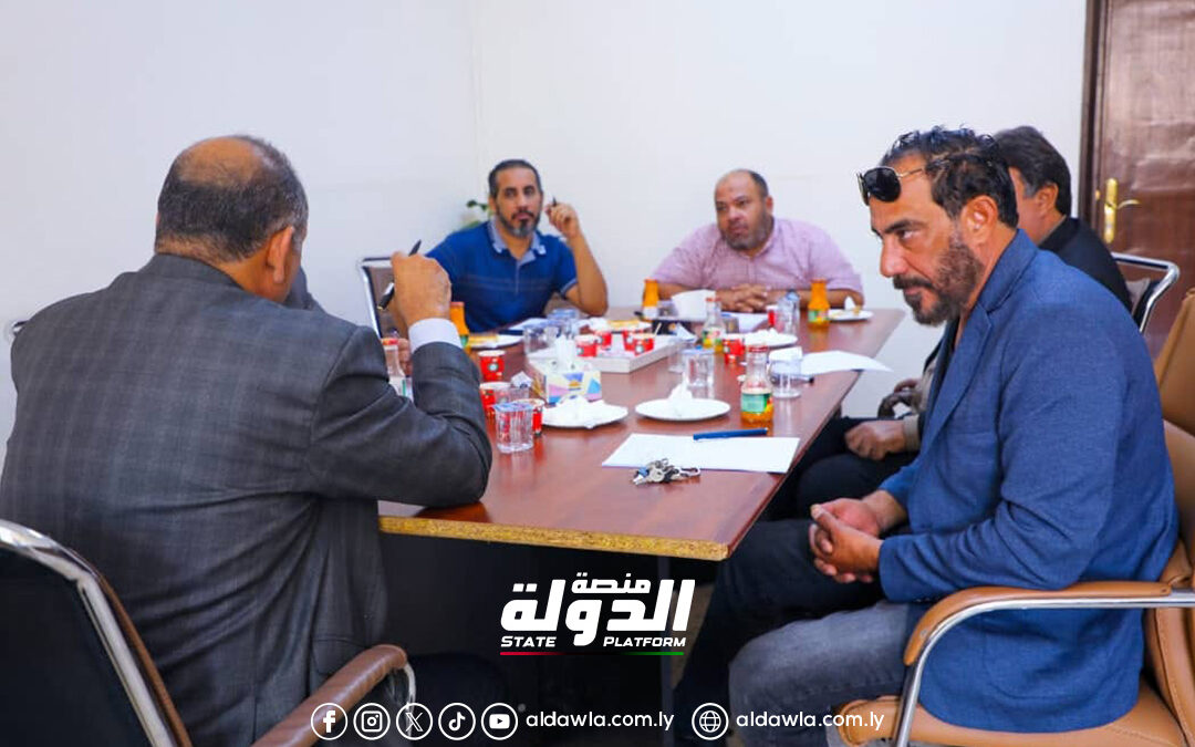 إدارة الدراسات العليا بجامعة بنغازي تبحث تطوير العمل الإداري  