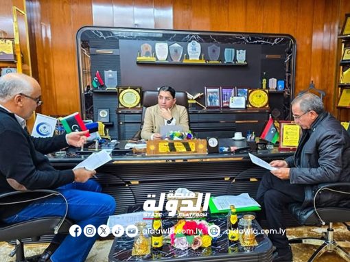 أرحومة يتابع أهم ملفات إدارة المشروعات بوزارة العمل والتأهيل