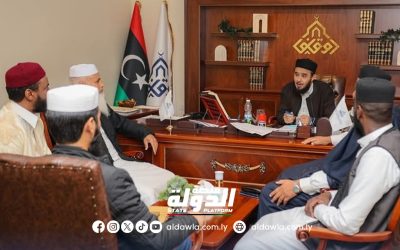 رئيس هيئة الأوقاف يتابع سير العمل بمكتبي أوقاف زويلة وتراغن