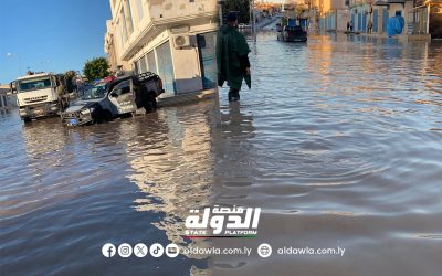 العمليات الأمنية بسرت تواصل جهودها في تسهيل حركة السير نتيجة الأمطار الغزيرة