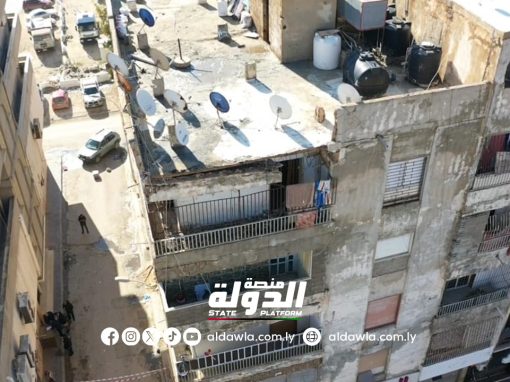 لجنة حصر وتقييم المباني الآيلة للسقوط تجري زيارة لتقييم عمارة بشارع الوحدة العربية في بنغازي