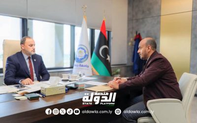 رئيس جامعة بنغازي يناقش التحديات التي تواجه كلية تقنية المعلومات