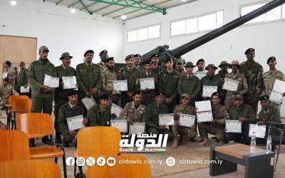 رئاسة أركان القوات البرية تختتم الدورة التدريبية بمدرسة المدفعية والصواريخ