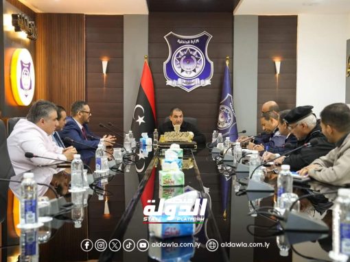 وزير الداخلية يبحث مع الشركة القابضة للاتصالات تطوير العمل الإداري