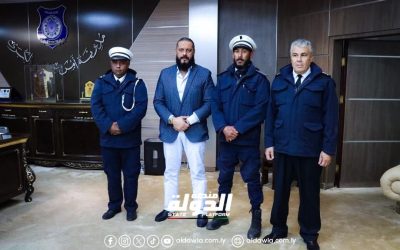 مدير أمن بنغازي الكبرى يكرّم رجال المرور بعد تصديهم لأحد الخارجين عن القانون