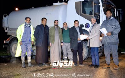 وزارة الموارد المائية تسلم بلدية سلوق سيارات خاصة بالصرف الصحي