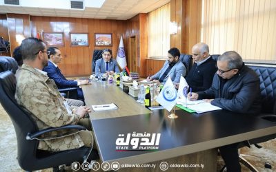 وزير العمل والتأهيل يعقد اجتماعًا لمناقشة مشاكل العاملين بالشركات الوطنية