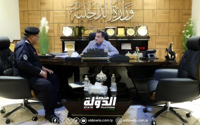 وزير الداخلية يجتمع مع مدير إدارة التخطيط الأمني لتطوير الأداء الأمني