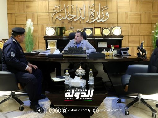 وزير الداخلية يجتمع مع مدير إدارة التخطيط الأمني لتطوير الأداء الأمني