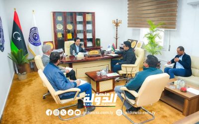 وزير الموارد المائية يستعرض التقارير النهائية للمشاريع التي تنفذه الوزارة.