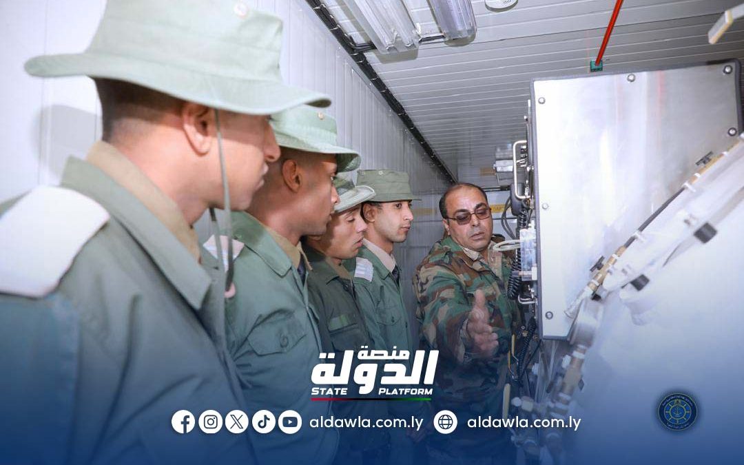 طلبة الكلية البحرية توكرة يقومون بزيارة تدريبية إلى معسكر القوات الخاصة البحرية