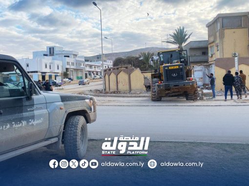 إدارة إنفاذ القانون في درنة تنفذ أعمال إزالة العشوائيات بالفضاء العام