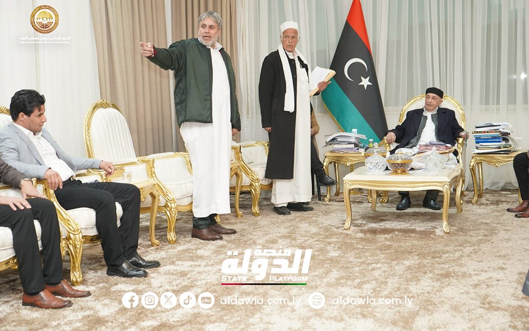 رئيس مجلس النواب يلتقي مع وفد من عمداء البلديات في القبة