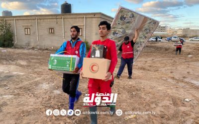 الهلال الأحمر يقدم مساعدات إغاثية لأهالي منطقة الحطية في طبرق