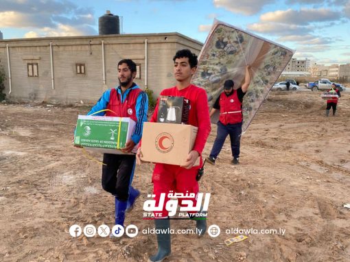 الهلال الأحمر يقدم مساعدات إغاثية لأهالي منطقة الحطية في طبرق