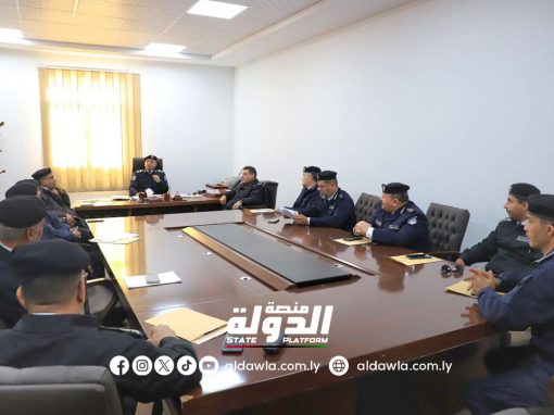 معاون مدير أمن بنغازي الكبرى يناقش كيفية تعزيز العمل الأمني داخل مراكز الشرطة