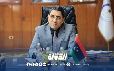 وزير العمل والتأهيل يناقش ملف التدريب والتأهيل في بلدية القبة