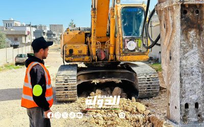 وزارة الكهرباء تعلن انطلاق العمل بمشروع تحسين التيار الكهربائي بحي البيذو في طبرق