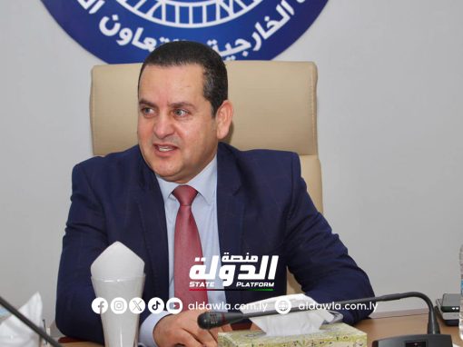 وزير الخارجية يبحث سبل تطوير العمل بمركز السلام وإدارة الأزمات