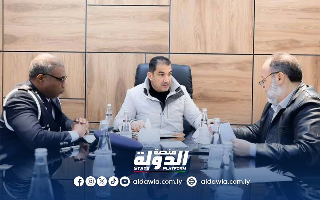 وزير الداخلية يناقش تعزيز الأمن ودعم الأجهزة الأمنية في الجنوب