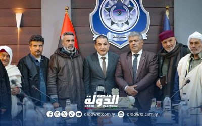 وزير الداخلية يبحث مع وفد حكماء قبيلة الفوايد التعاون لتحقيق السلم العام