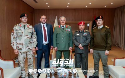 القائد العام يطلع على سير أعمال مشروع الغطاء النباتي ومكافحة التصحر في مدينة أجدابيا