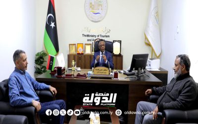 وزير السياحة والآثار يبحث سبل تطوير العمل وحماية المواقع الأثرية بمنطقة الأبرق