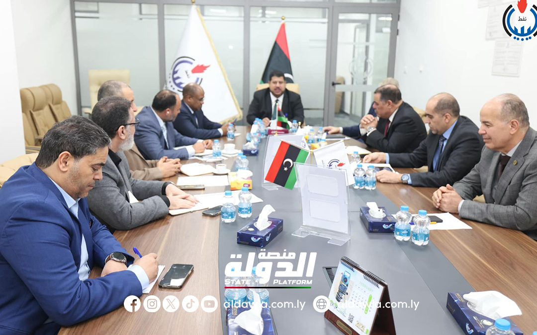 رئيس مؤسسة النفط يجتمع مع شركة الواحة النفطية ويؤكد على دعمها