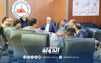 اجتماع ببلدية سرت يركز على تسجيل الأسر النازحة وتطوير خدمات مخاتير المحلات