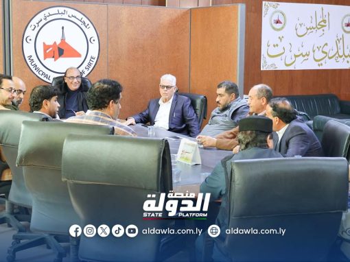 اجتماع ببلدية سرت يركز على تسجيل الأسر النازحة وتطوير خدمات مخاتير المحلات