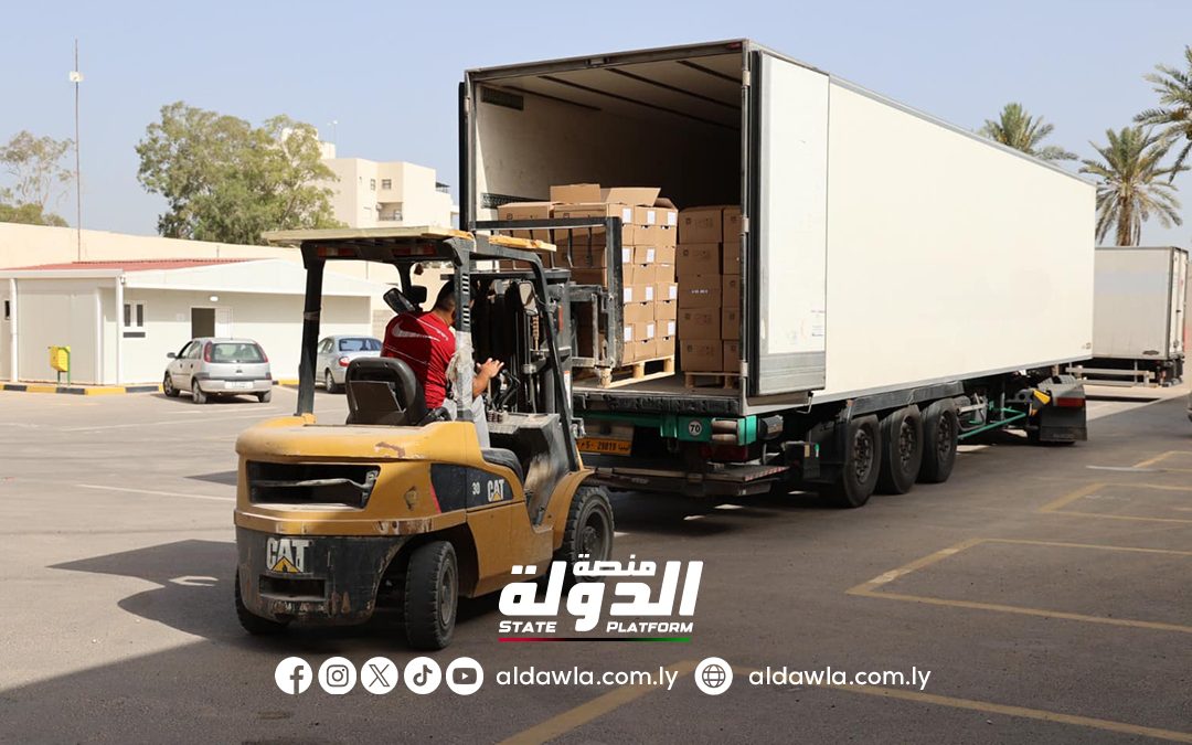الإمداد الطبي يرسل شحنات من المستلزمات الطبية إلى فرعه بفزان