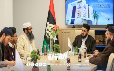 العبيدي يجتمع مع اللجنة المكلفة بتشكيل الهيكل التنظيمي والإداري لكلية الدراسات الإسلامية في بنغازي