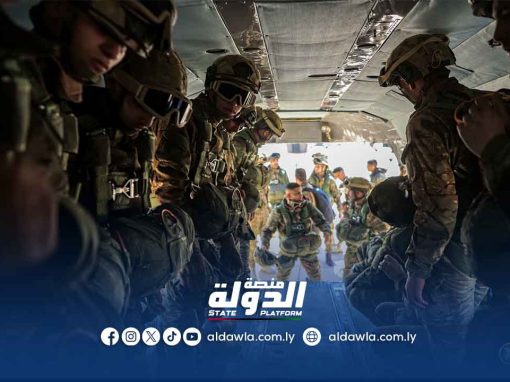 بمشاركة أكثر من 300 مقاتل كتيبة 36 صاعقة تنفذ إنزال مظلي في سماء بنغازي