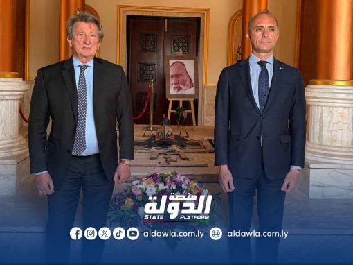 السفير الإيطالي يزور ضريح شيخ الشهداء عمر المختار في بنغازي