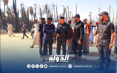 مدير أمن الكفرة يتفقد آثار حريق ضخم أتى على 600 نخلة في ربيانة