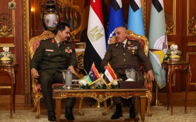 نائب القائد العام يناقش مع وزير الدفاع المصري التعاون في مجال التدريب