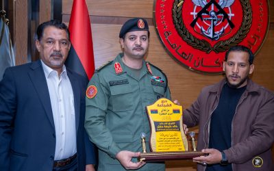 مشايخ وأعيان الكفرة يكرمون رئيس الأركان تقديراً لدوره في حماية الجنوب