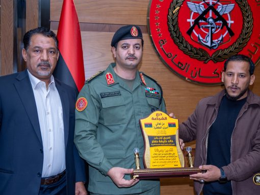 مشايخ وأعيان الكفرة يكرمون رئيس الأركان تقديراً لدوره في حماية الجنوب