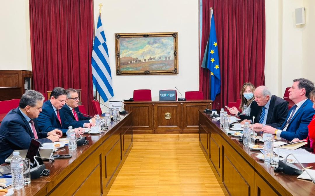 ليبيا واليونان تبحثان متابعة الأموال الليبية المجمدة وتعزيز التعاون البرلماني