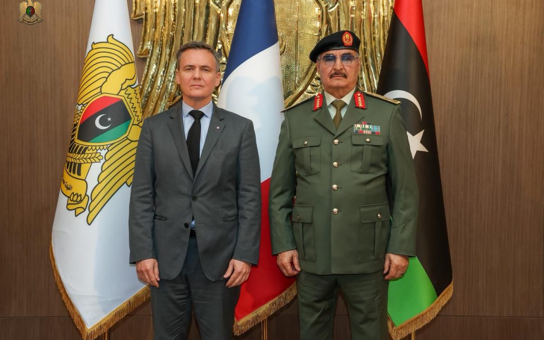 القائد العام يستقبل سفير فرنسا ويبحث تعزيز التعاون الأمني ومكافحة الهجرة غير الشرعية