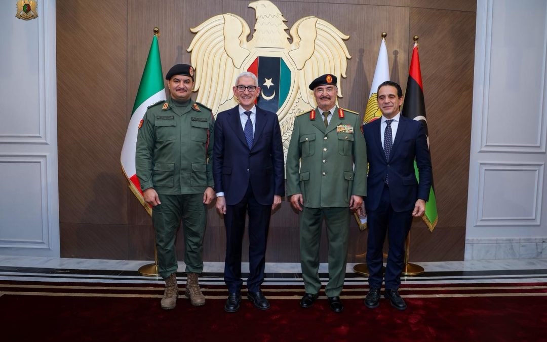 القائد العام يبحث مع وفد إيطالي رفيع تعزيز التعاون بما يسهم في دعم الأمن والاستقرار الإقليمي